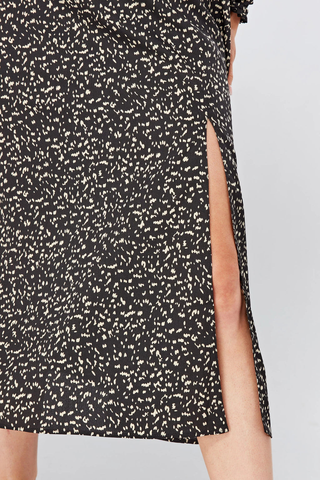Jinora black midi dress