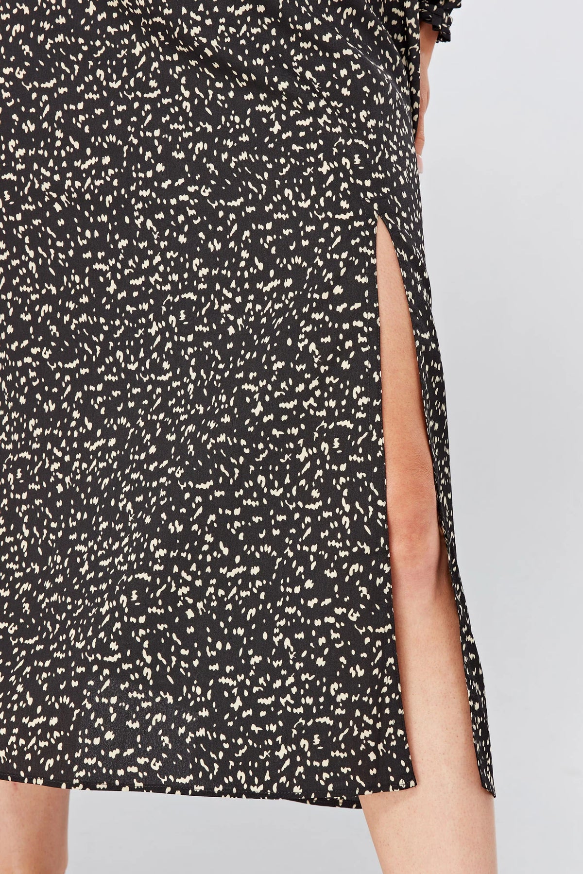 Jinora black midi dress